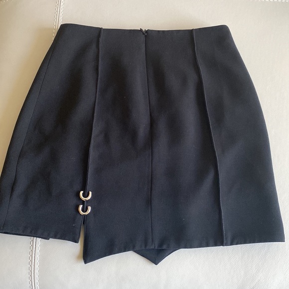 Beautiful lined black skirt size medium with silver accents - Picture 2 of 2